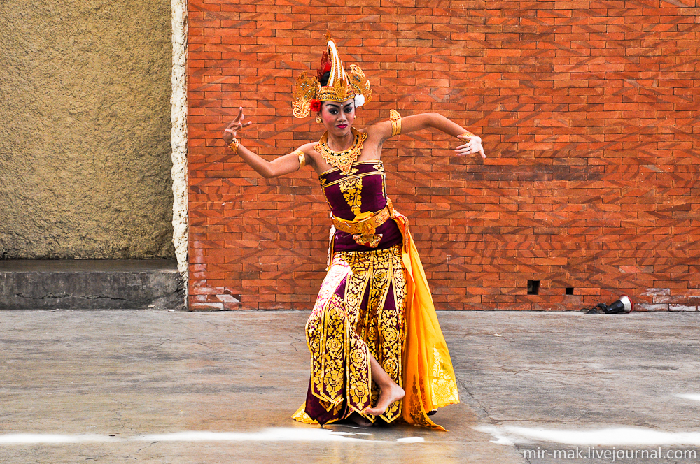 Парк GWK и балийский народный танец Баронг Бали, Индонезия