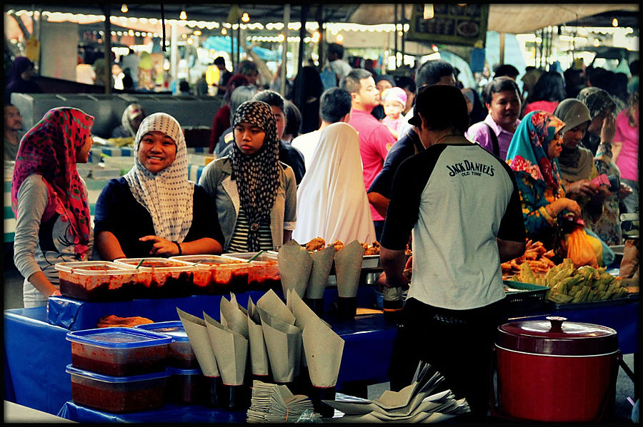 Экзотика брунейского рынка Gadong Бандар-Сери-Бегаван, Бруней