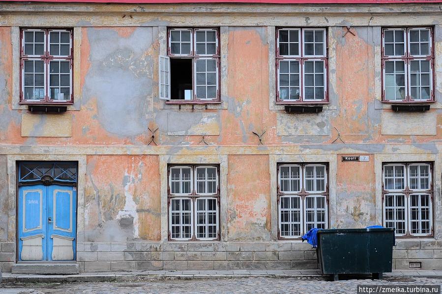 Неожиданно найденный уголок неотреставрированного старого города Таллин, Эстония