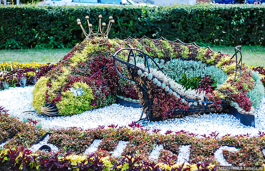 сквер у фонтана на улице Андропова