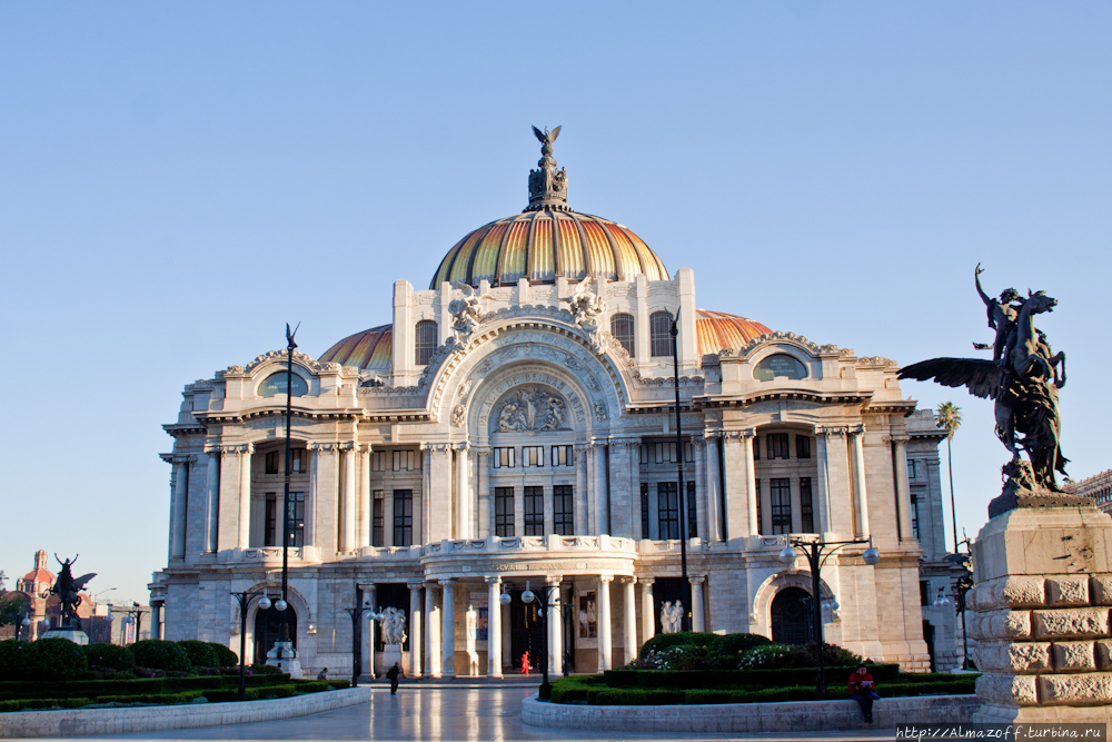 Мехико — один из самых больших мегаполисов мира Мехико, Мексика