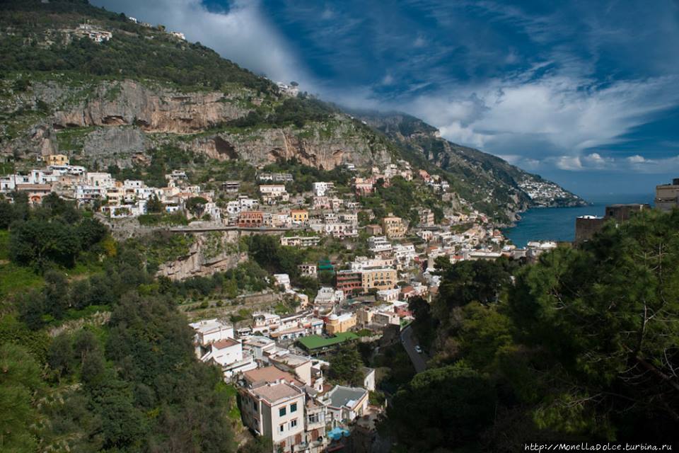 Positano:маршрут сверху вниз до набережной Marina Grande Позитано, Италия