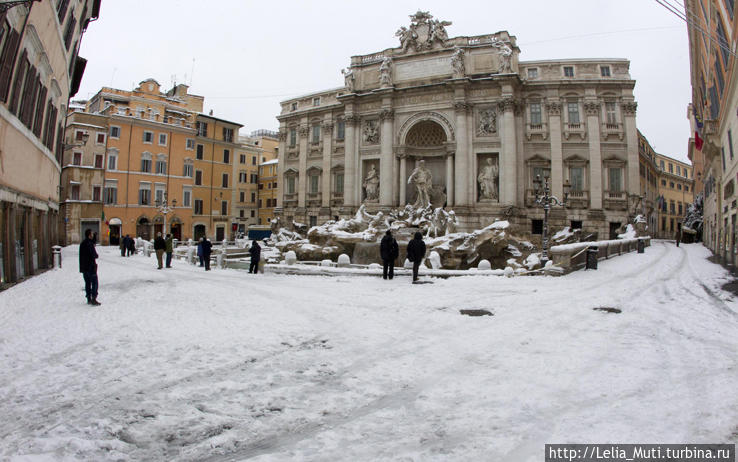 http://tg24.sky.it/tg24/cronaca/photogallery/2012/02/04/roma_neve_4_febbraio_2012_monumenti_imbiancati.html#0 Рим, Италия