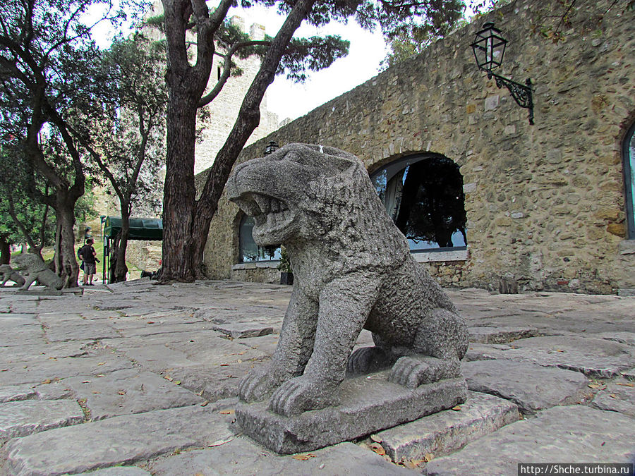 вот и прошлись, дальше начинается замок http://turbina.ru/q/photo/1/1989055/