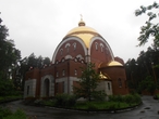 Храм во имя Целителя Пантелеймона. Освящен в 2002 г. Ул. Лучевая 35.