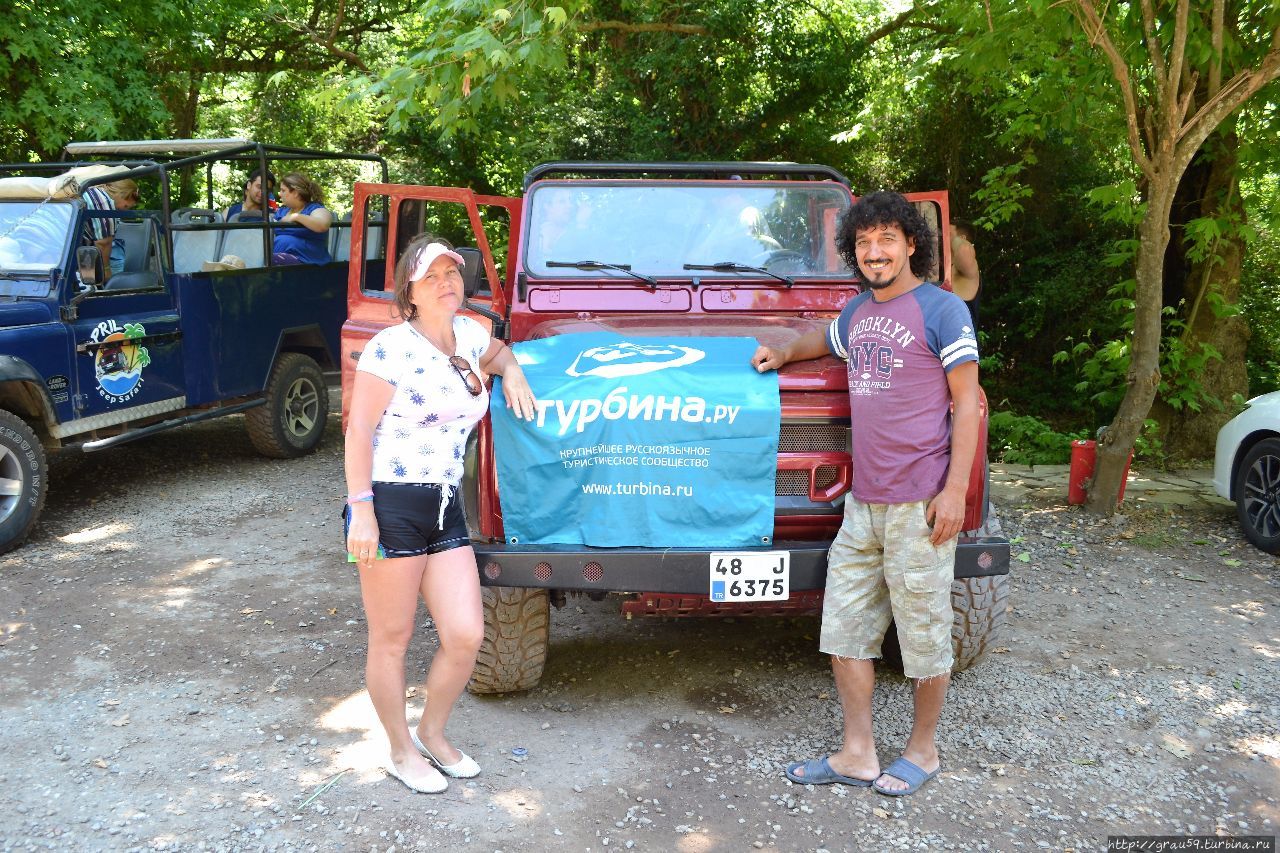 Ледяная вода водопада Тургут Тургуткёй, Турция