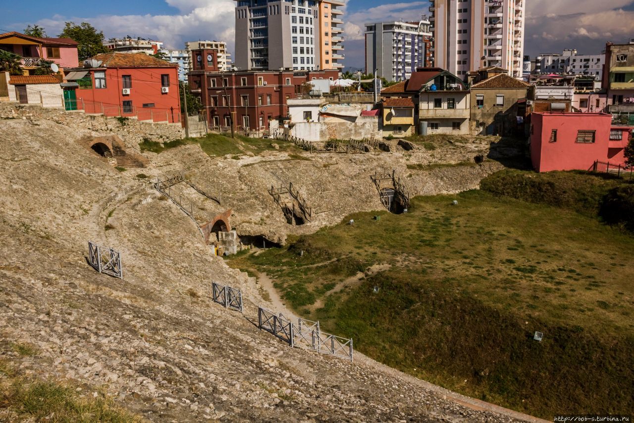 Амфитеатр Дурреса. Состояние, конечно, так себе, но всё же древность... Албания