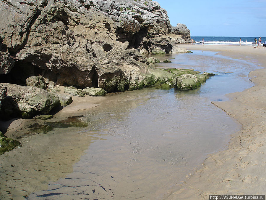 Гордость астурийцев — уникальная панорама Бискайского залива с его песчаными пляжами (более 150!), скалами и бирюзовыми бухтами!