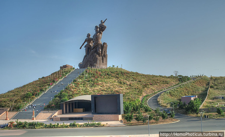 Монумент Возрождение Афри