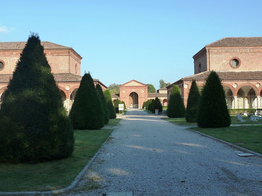 Прогулка на старинное кладбище Феррара, Италия