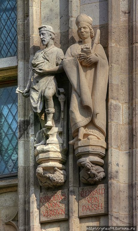 Rainald von Dassel и Nikolaus von Verdun .Статуи на кёльнской ратуше Кёльн, Германия