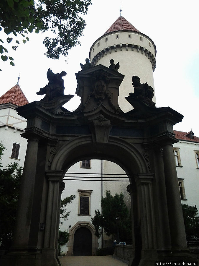 Главные замковые ворота. Конопиште, Чехия