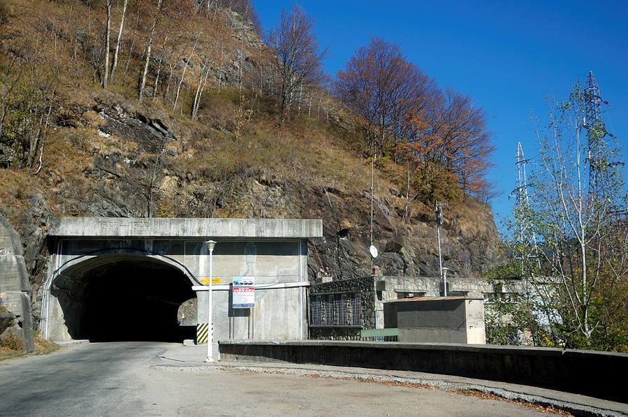Тоннель перед плотиной ГЭС Куртя-де-Арджеш, Румыния