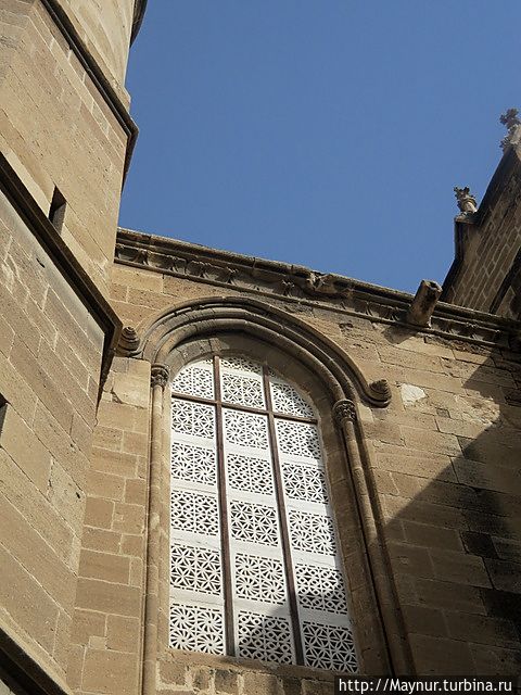 Готические окна собора. Никосия (турецкий сектор), Турецкая Республика Северного Кипра