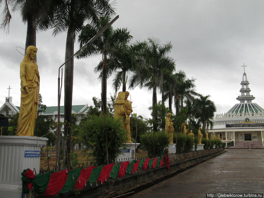 Посещение христианской школы Сакон-Накхон, Таиланд