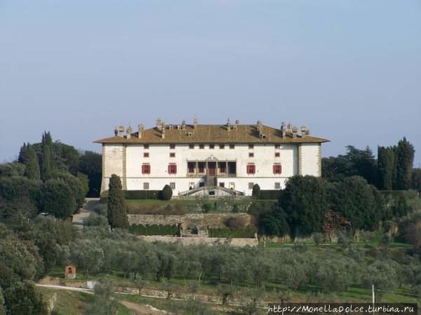 Дворец Вилла Медичеа Сто каминов (UNESCO)