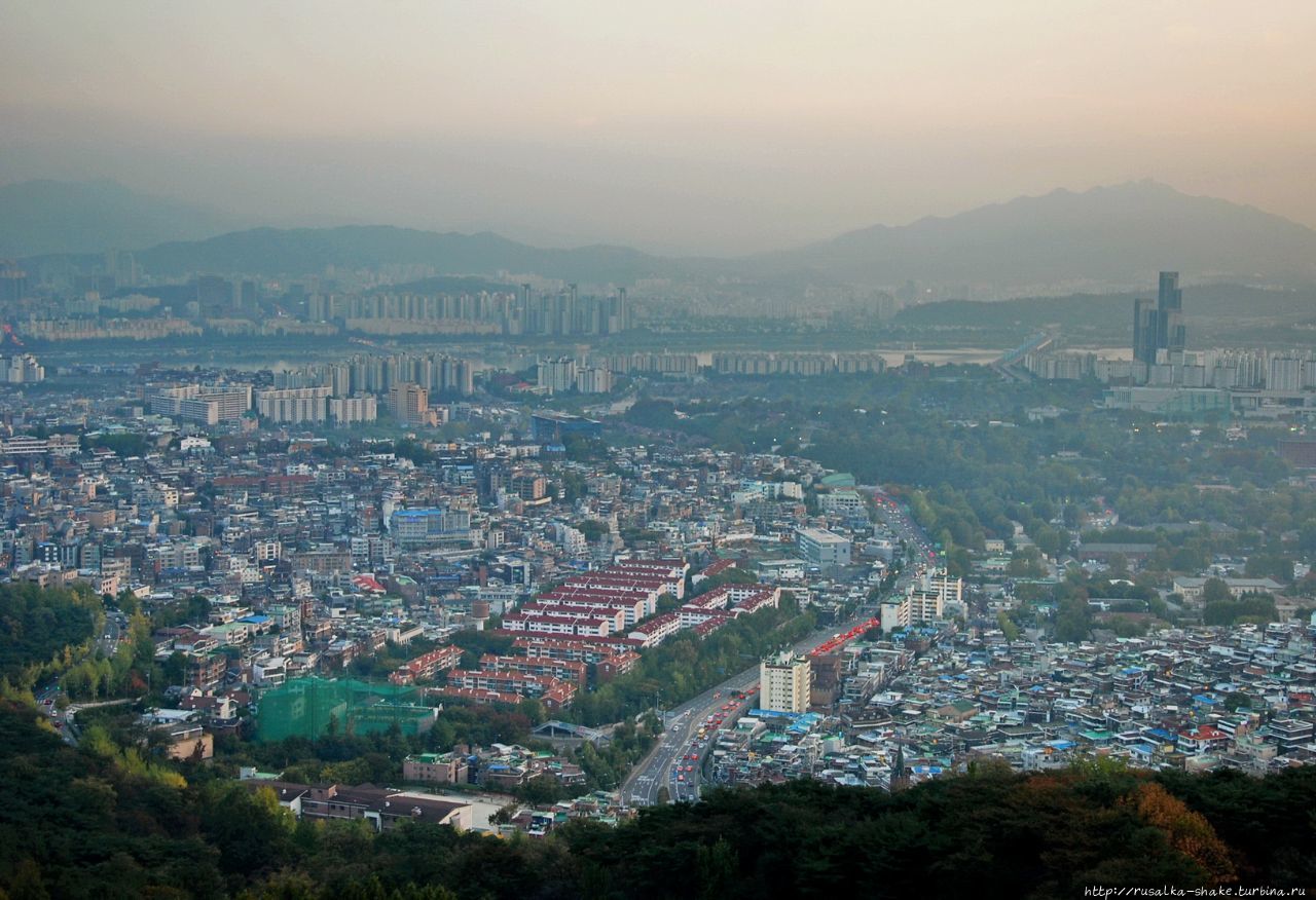 Сеульская телебашня Сеул, Республика Корея Сеульская телебашня Сеул, Республика Корея