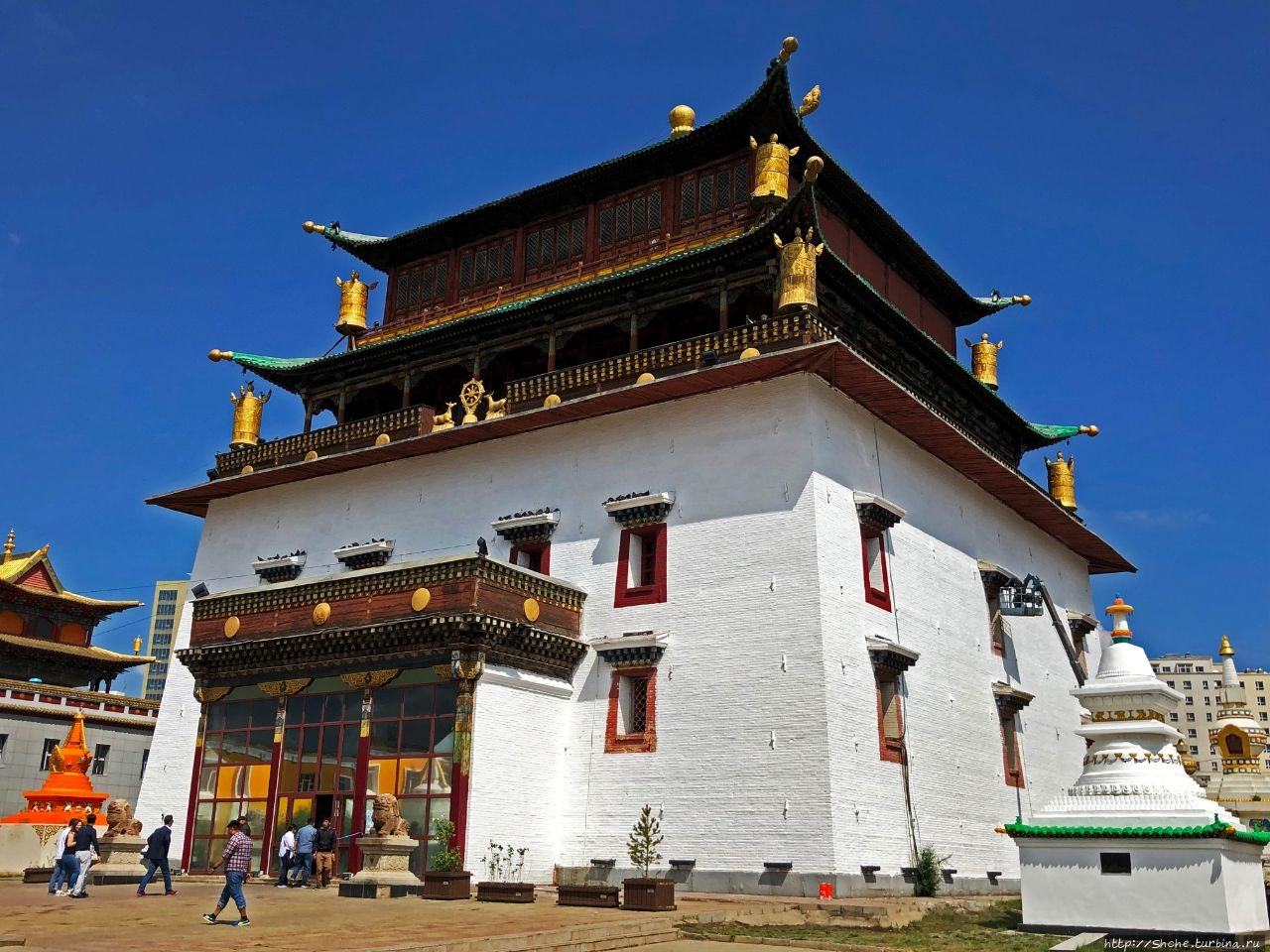 Мэгжид Жанрайсэг - самый крупный храм монгольского зодчества