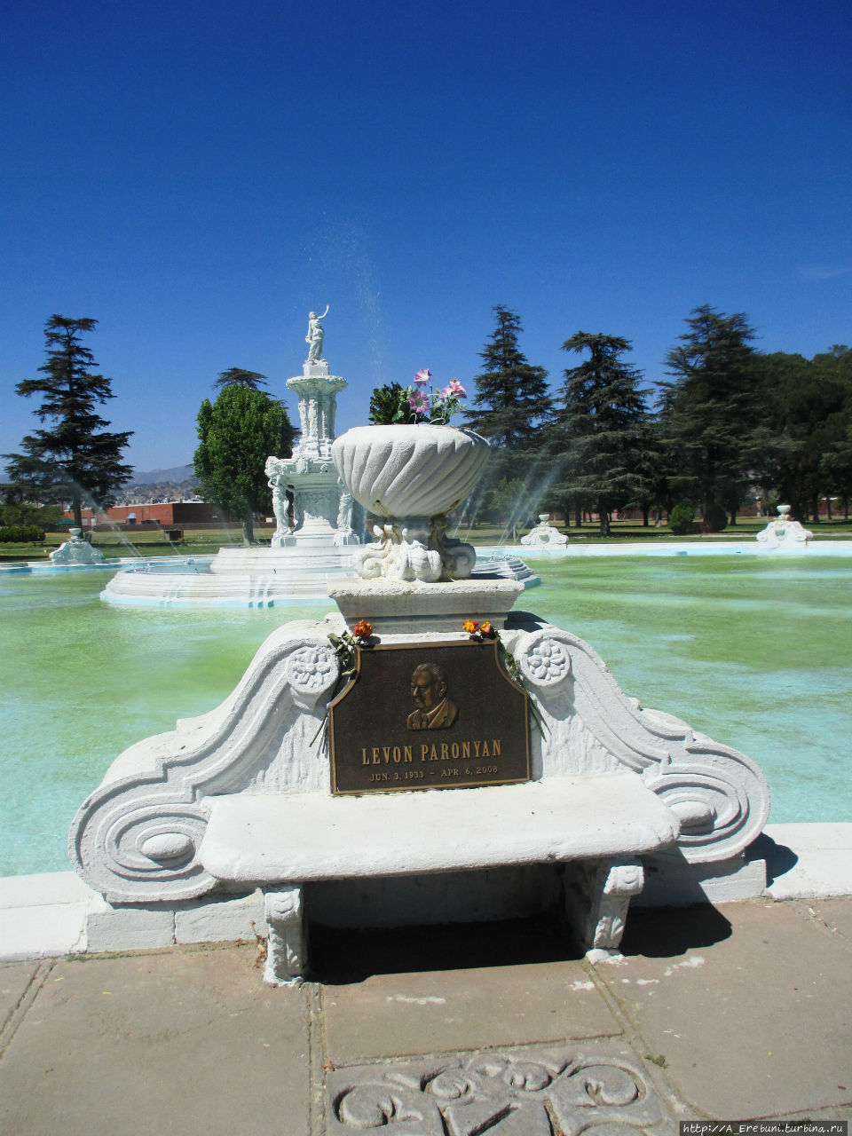 Кладбище и парк Valhalla Memorial Park Cemetery Лос-Анжелес, CША