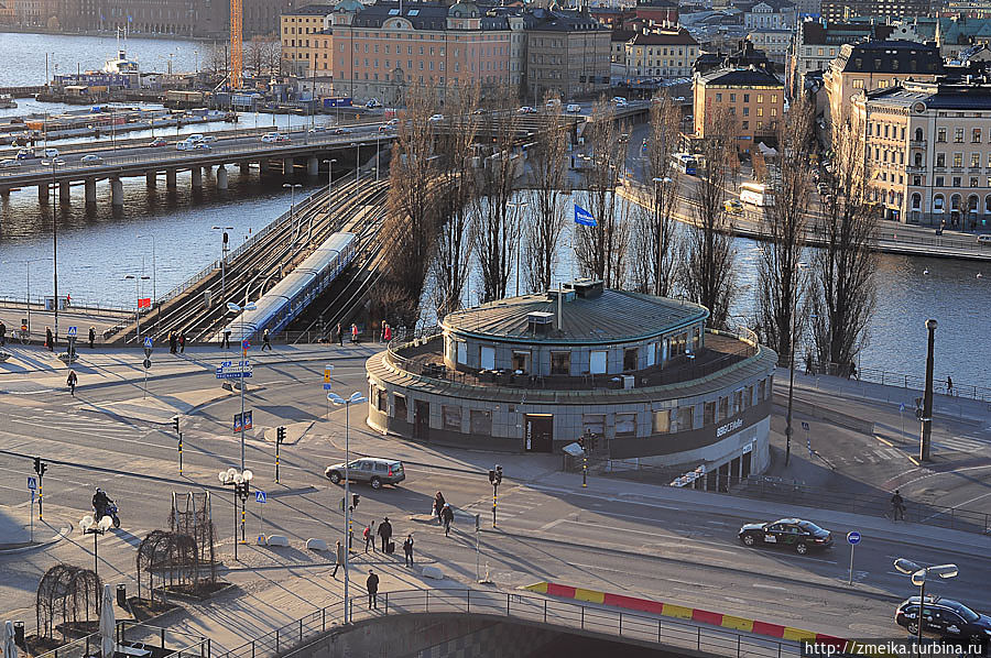 Чуть ближе — Слюссен — прекрасная развязка для всех видов транспорта в Стокгольме. Стокгольм, Швеция