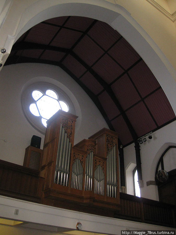 Орган был построен в 1976 году Хендриком тен Брюгенкейтом, который 10 лет работал для швейцарской фирмы Метцлер