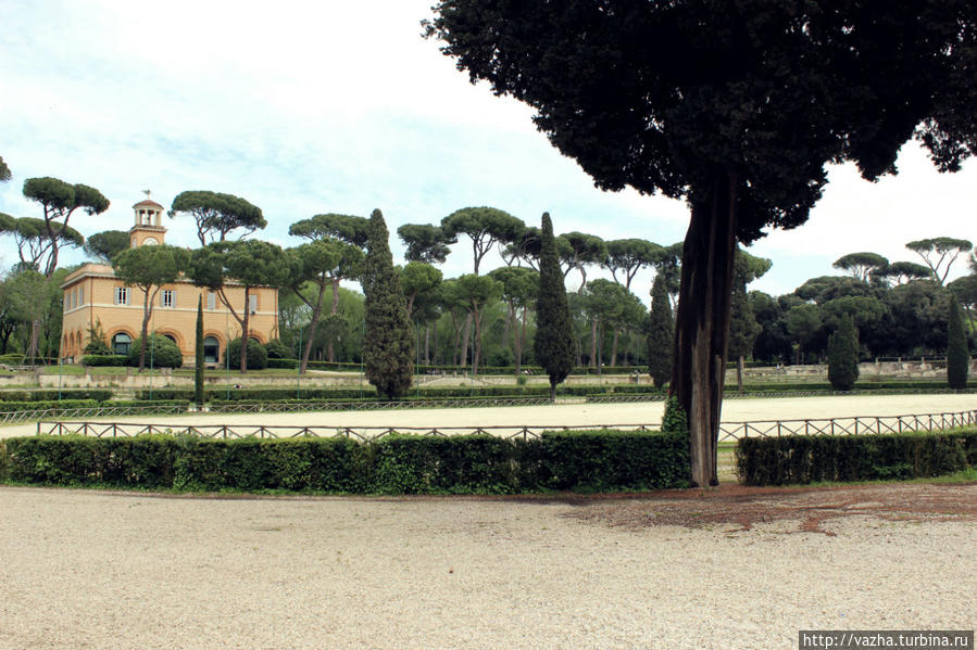 Парк Пьяцца дель Пополо. Рим, Италия