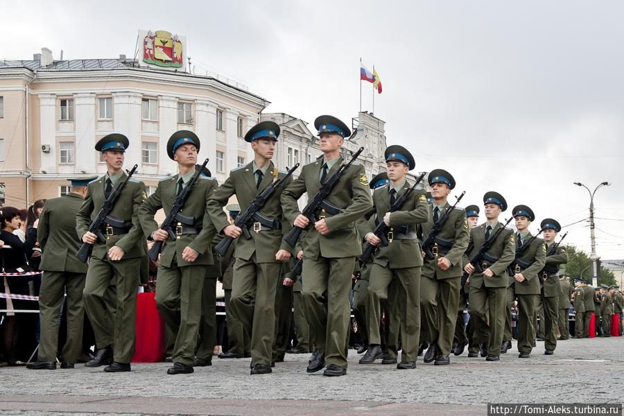 На брусчатке главной площади (Воронеж) Воронеж, Россия