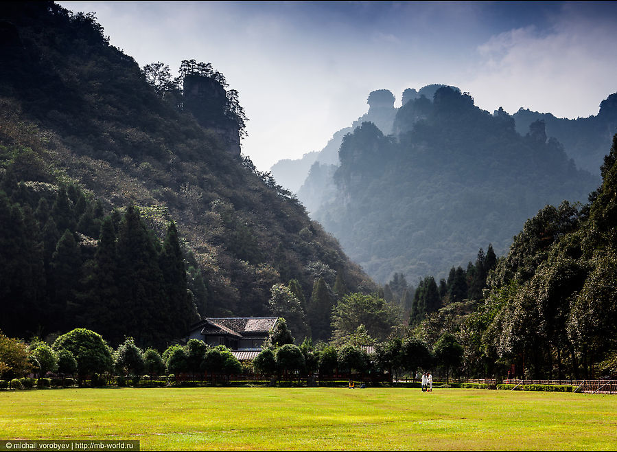 Загадочный парк. Долина Хэйчжу. Долина Хэйчжу в Китае. Лощина черного бамбука Хэйчжу Китай. Парк Улиншань.