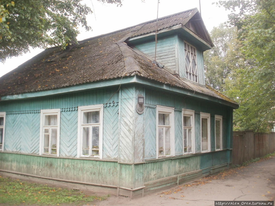 Рядом с этим домиком находится кафе Ильмень. Раньше там был дом, который снимал Достоевский. Старая Русса, Россия