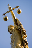 Правосудие как декор Старой части Дворца Правосудия. Фото из интернета