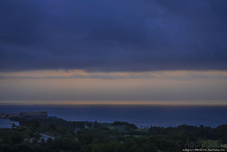 Рассвет над морем Ситжес, Испания