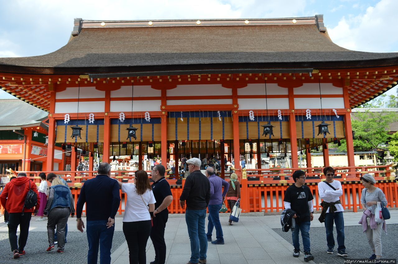 Храм Фусими Инари Тайся. 10000 торий с историей Киото, Япония