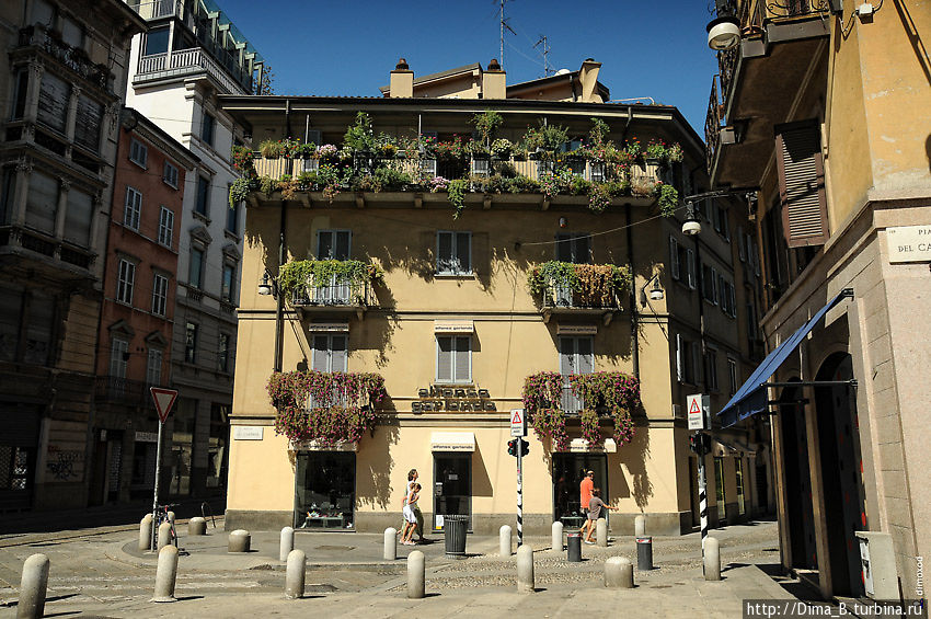 Там где нету зелени, жители домов стараются вырастить ее на балконе. Милан, Италия