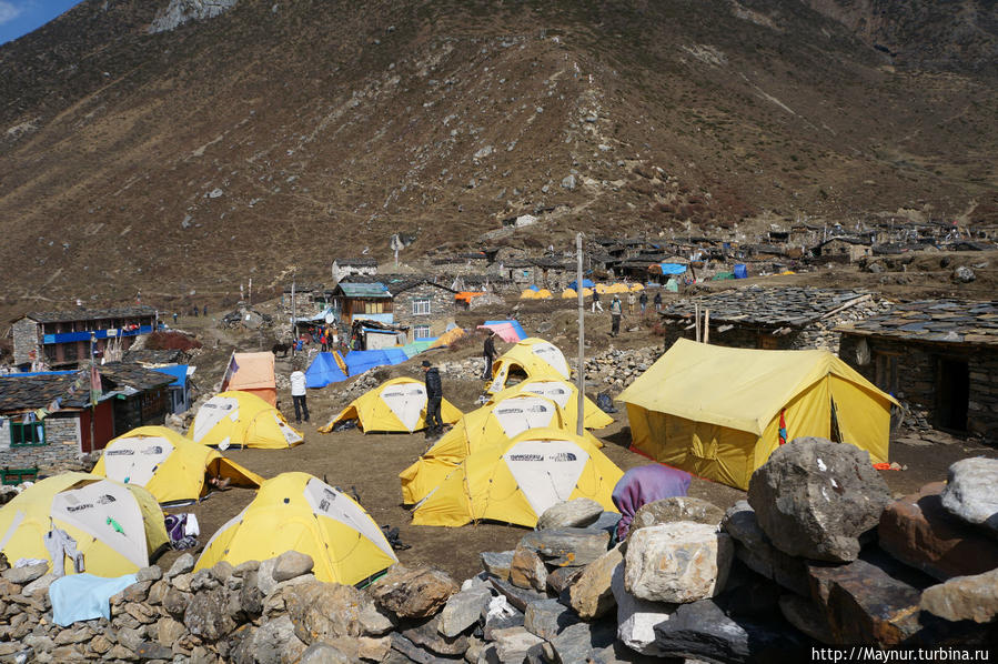 Палаточный   городок  в   Самдо. Покхара, Непал