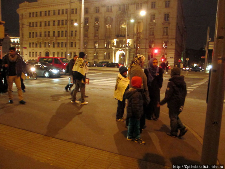 Исламский митинг на площади Шварценбергплатц Вена, Австрия