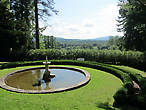 Это, например, кусочек итальянского сада с фонтаном