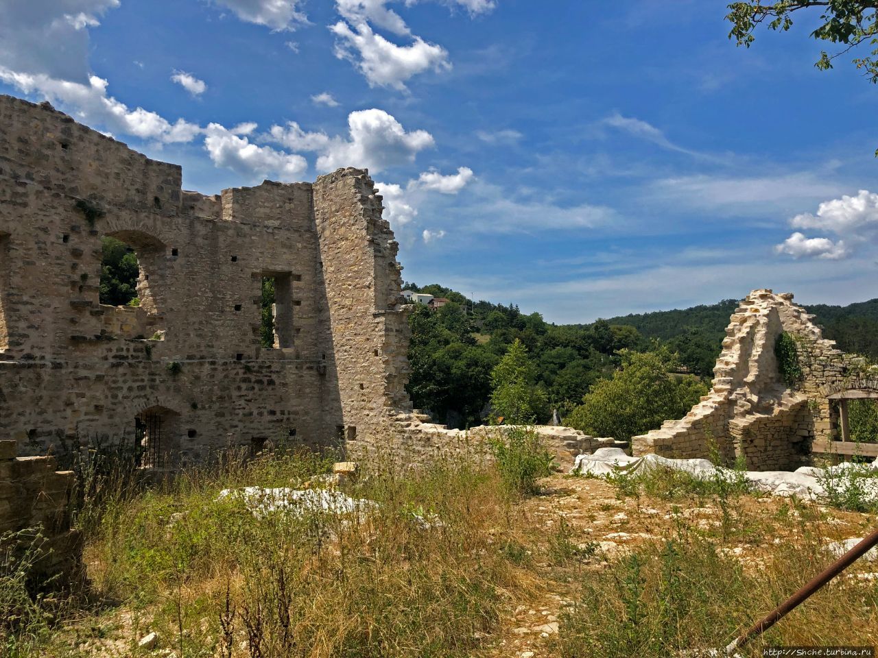 Разрушенный дом Рапичио Пазин, Хорватия