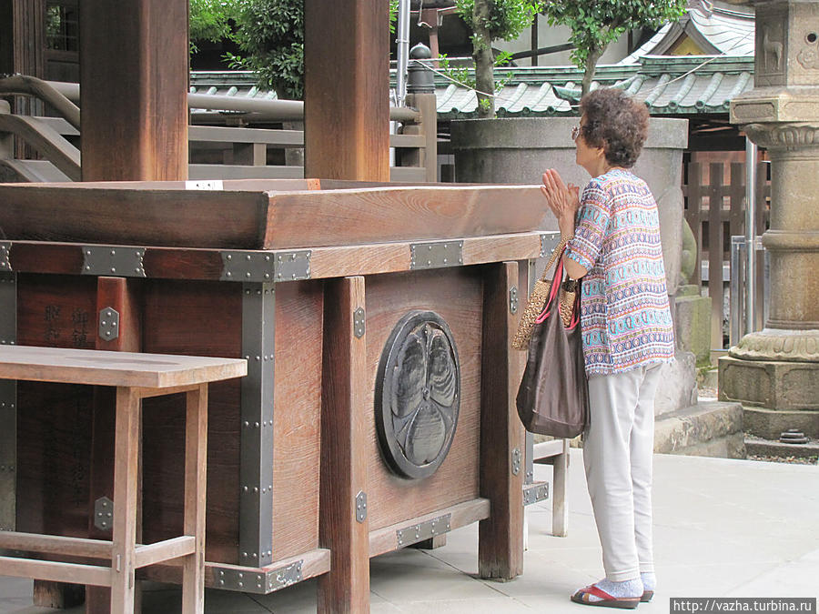 Парк Хондзё Мацудзака Тё и  Буддйский храм Эко Ин. Токио, Япония