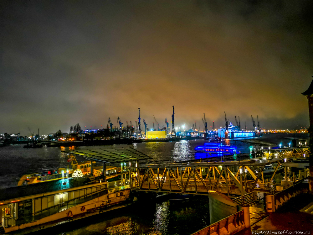 Прогулка по ночному порту в поисках района Красных Фонарей Гамбург, Германия