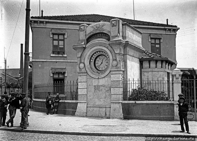 1914 г. Эталонные часы Posto do Relógio Padrão da Hora . Из интернета Лиссабон, Португалия