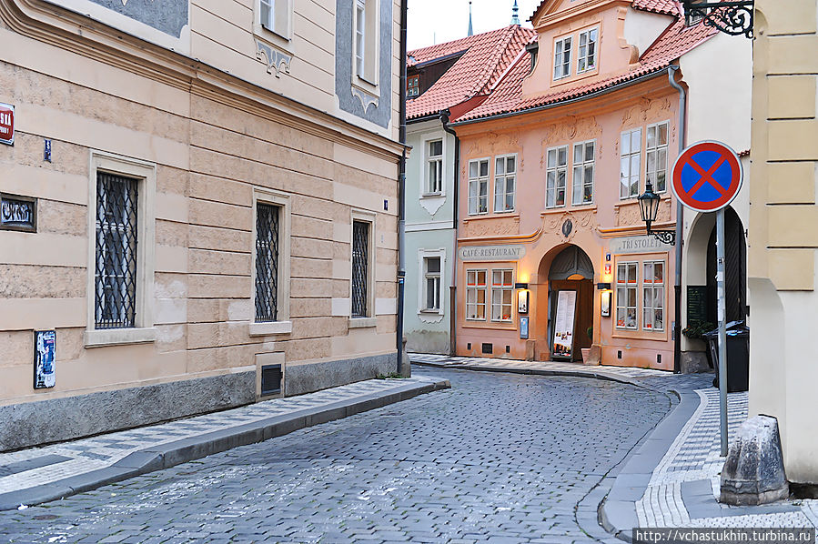 Типичная пражская улочка. Прага, Чехия