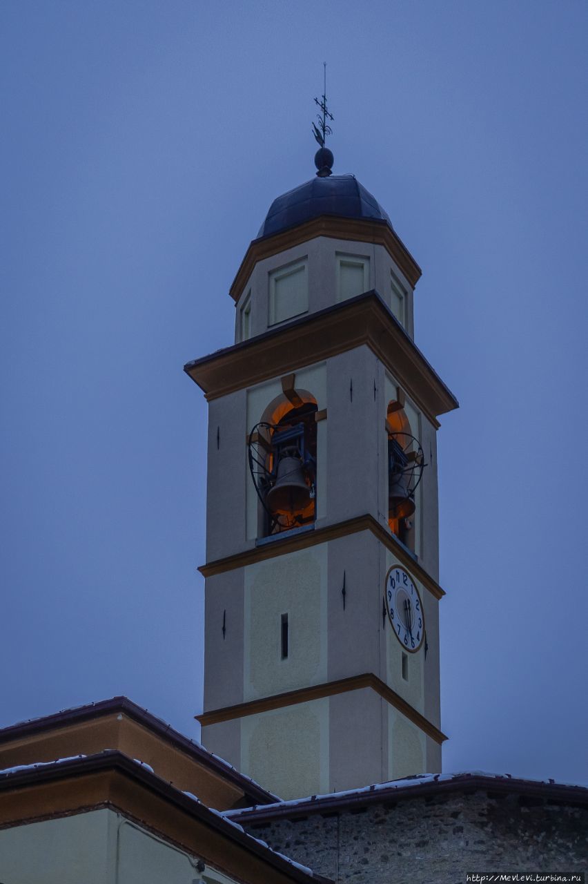 Церковь Св. Иоанна Крестителя  на берегу озера Комо. Белладжо, Италия