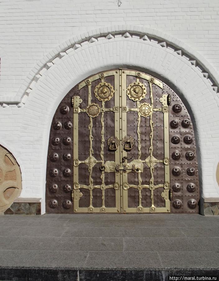 Врата Южного портала Почаев, Украина