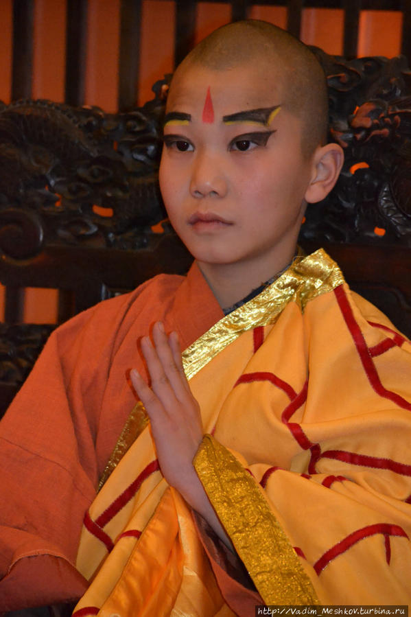 Ученик из монастыря Шаолинь (Пекинское шоу Легенда Кунг-фу). Пекин, Китай