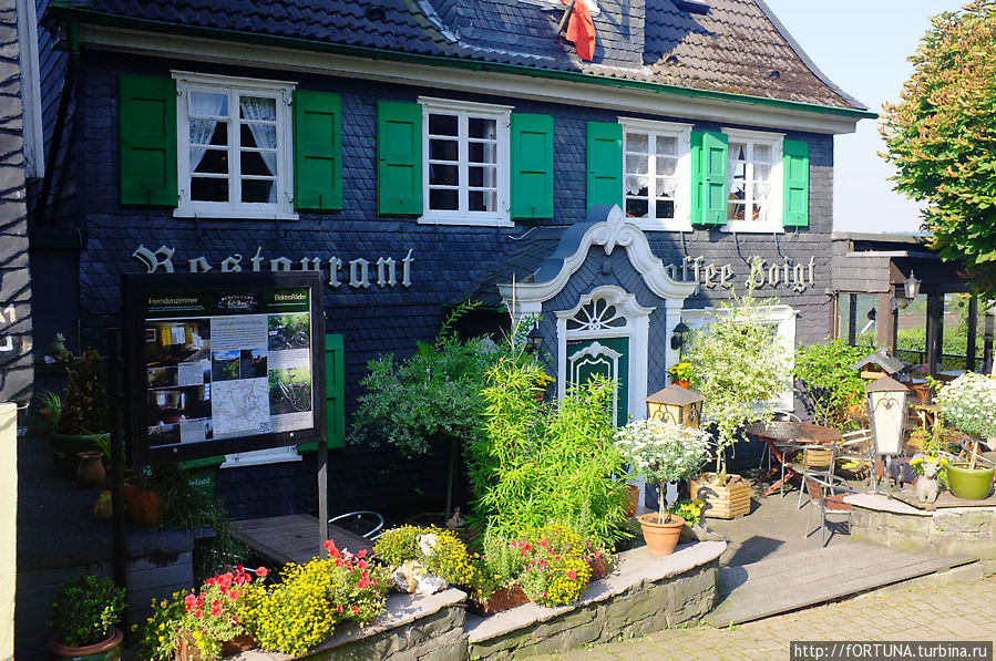 Кафе внутри поместья Золинген, Германия