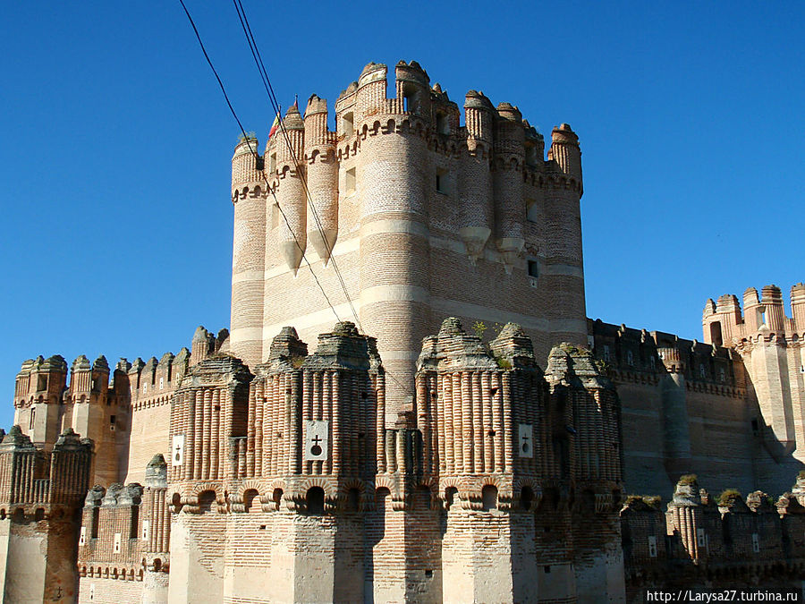 Кока — кастильский замок, построенный мудехарами Кока, Испания