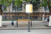 28 июля 2013 года. Мемориальная доска смотрит сбоку на проспект Кирова