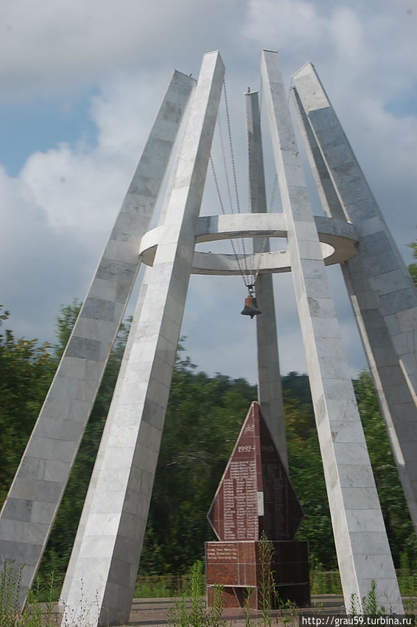 Памятник погибшим в двух войнах Блабырхуа, Абхазия