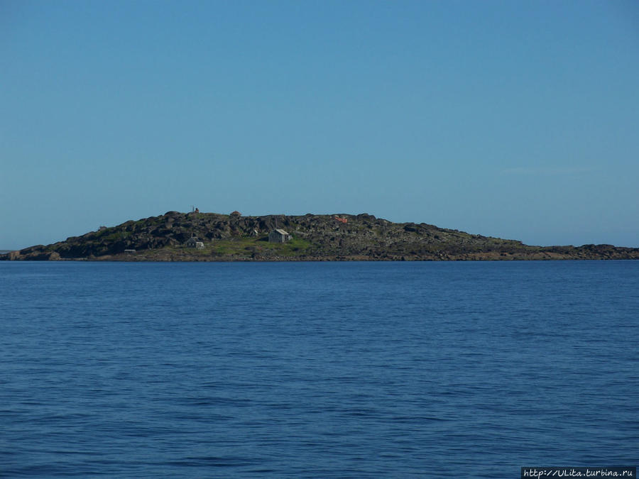 Острова в море, возможно бывшая метеостанция. Кемь, Россия
