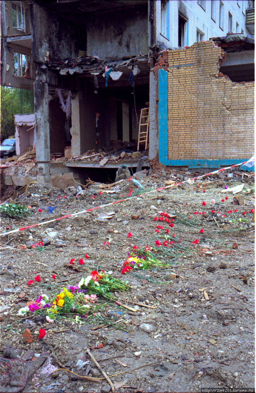 Теракт в москве каширская. Каширское шоссе теракт 1999. Взрывы на каширке и Гурьянова 1999.
